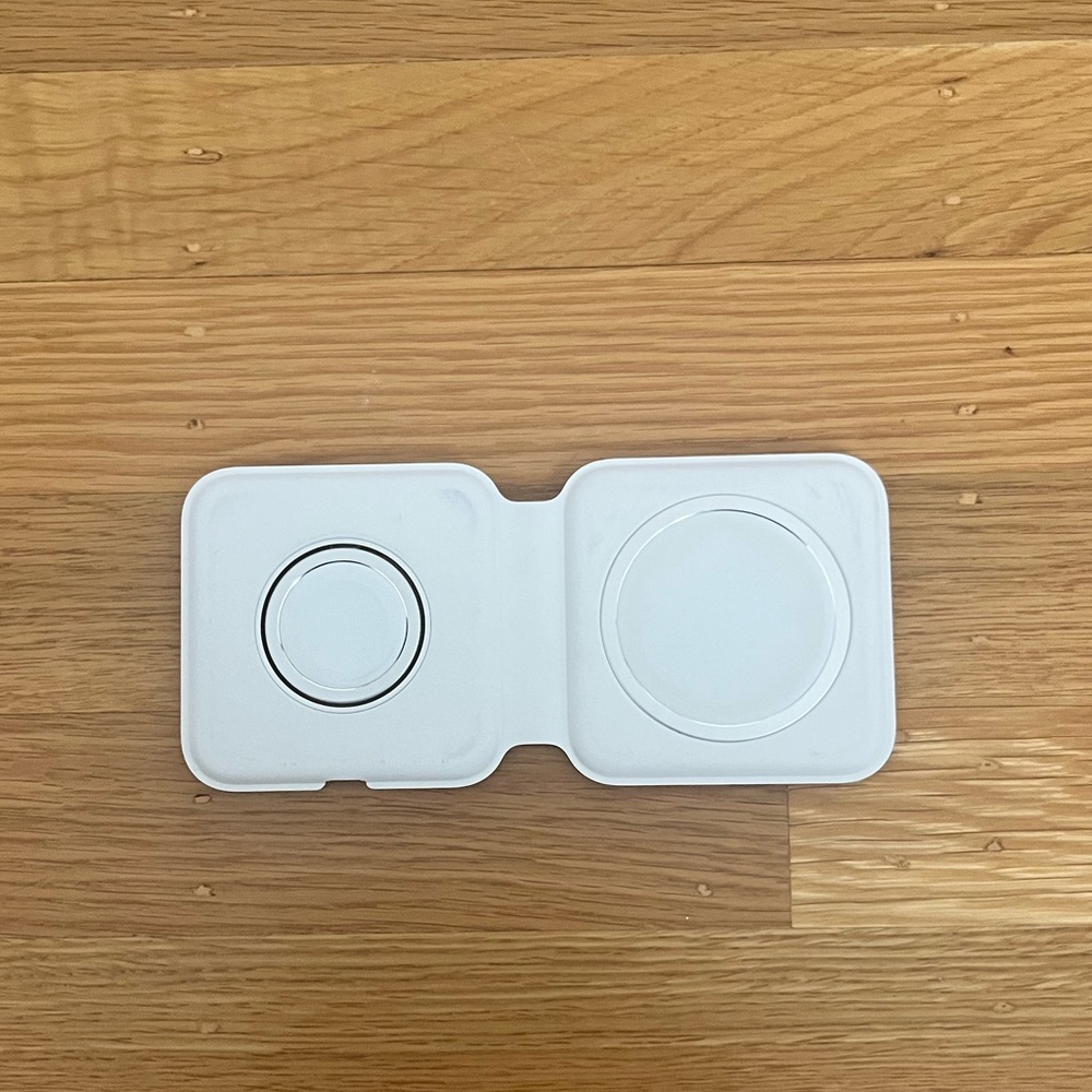 Apple MagSafe Duo Charger